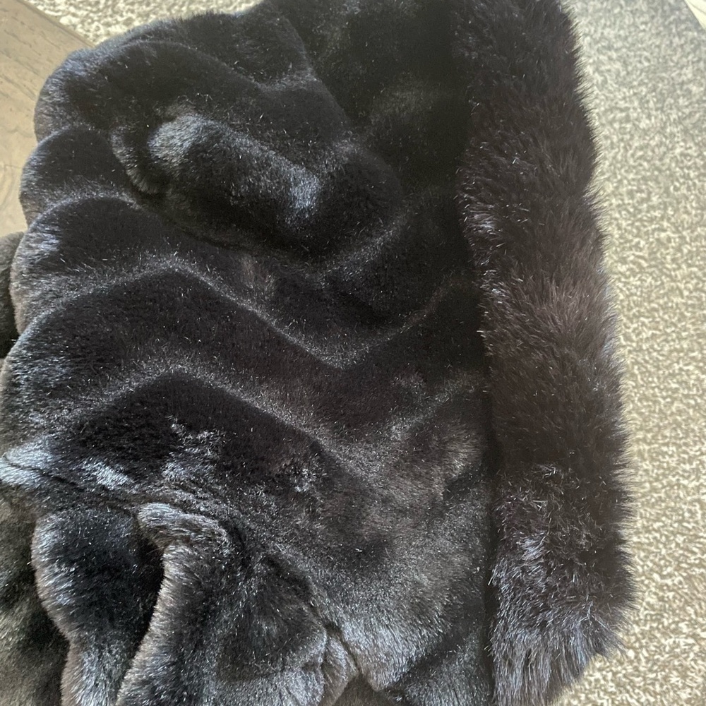 Gallery Elegant Black Faux Fur Teddy Coat 2X - Picture 12 of 17